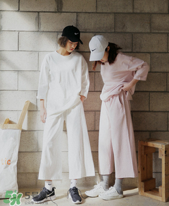 粉色闊腿褲配什么鞋子？粉色闊腿褲搭配鞋子圖片