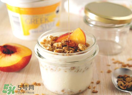 油桃和酸奶能一起吃嗎？油桃能和酸奶一起吃嗎？