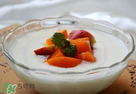 油桃和酸奶能一起吃嗎？油桃能和酸奶一起吃嗎？