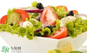 水果沙拉放酸奶還是沙拉醬好？蔬菜沙拉用什么沙拉醬？