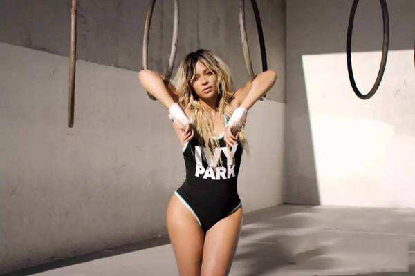 寬胯大臀怎么搭配衣服 梨型身材怎么穿衣搭配 寬胯大臀怎么搭配衣服 梨型身材怎么穿衣搭配