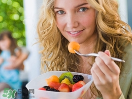 水果沙拉需要哪些材料？水果沙拉用什么沙拉醬