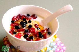 藍(lán)莓和牛奶可以一起吃嗎？吃完藍(lán)莓可以喝牛奶嗎？