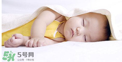 夏天寶寶需要穿襪子睡覺嗎？寶寶夏天睡覺要穿襪子嗎？