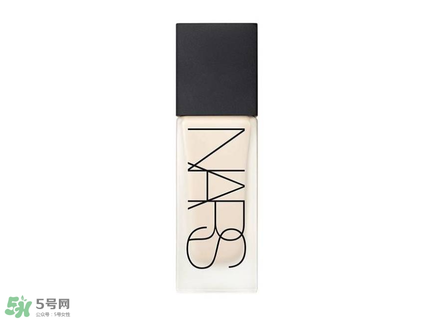 油痘皮用什么粉底液好 適合油痘皮的粉底液 油痘皮用什么粉底液好 適合油痘皮的粉底液