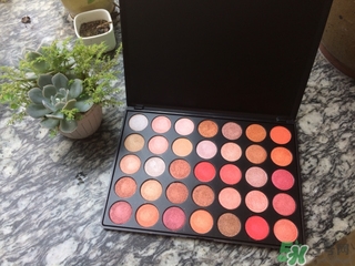 ismine伊姿蔓是什么牌子？伊姿蔓眼影色號試色