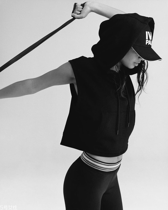 女健身衣服什么牌子好 女士健身服哪個(gè)牌子好 女健身衣服什么牌子好 女士健身服哪個(gè)牌子好