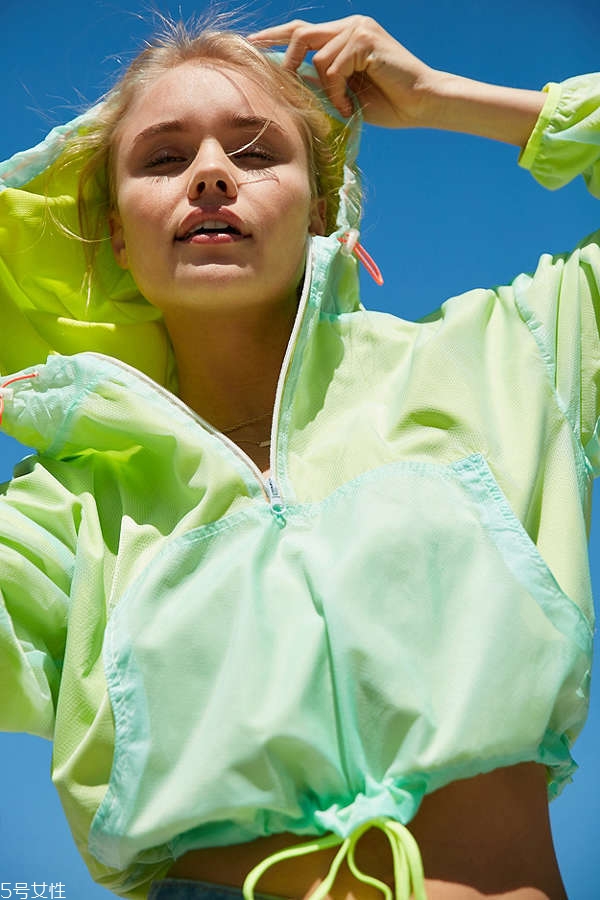 女健身衣服什么牌子好 女士健身服哪個(gè)牌子好 女健身衣服什么牌子好 女士健身服哪個(gè)牌子好