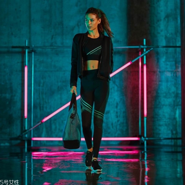 女健身衣服什么牌子好 女士健身服哪個(gè)牌子好 女健身衣服什么牌子好 女士健身服哪個(gè)牌子好