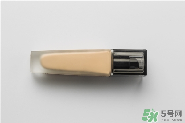 粉底液使用注意事項 使用粉底液要注意什么 粉底液使用注意事項 使用粉底液要注意什么
