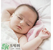 寶寶睡覺突然大哭是什么原因？寶寶睡覺大哭正常嗎？