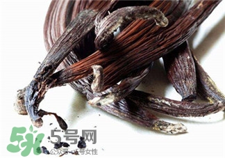 香草莢和香草精的區(qū)別 香草莢的功能 香草莢和香草精的區(qū)別 香草莢的功能