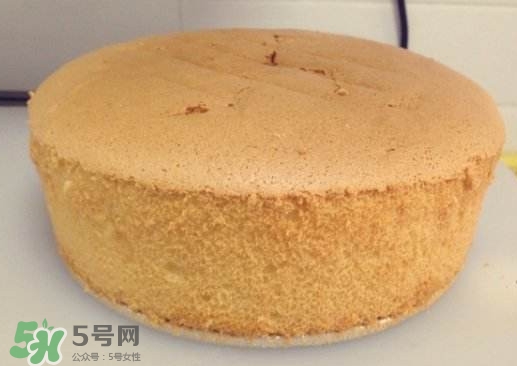 戚風(fēng)蛋糕怎么做才松軟？戚風(fēng)蛋糕怎么切開(kāi)