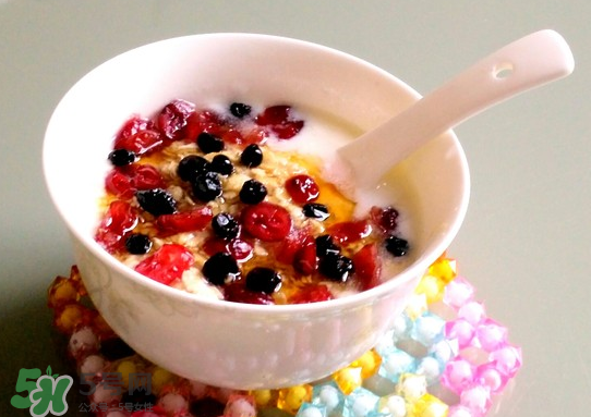 藍(lán)莓和蜂蜜能一起吃嗎？藍(lán)莓能和蜂蜜一起吃嗎？