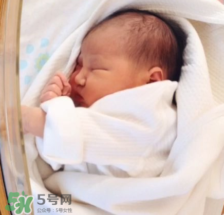 新生兒能用母乳洗臉嗎？新生兒能用母乳擦臉嗎？