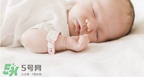 新生兒能用母乳洗臉嗎？新生兒能用母乳擦臉嗎？