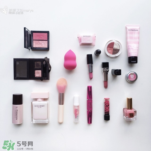 粉色包裝的化妝品 粉色瓶子的護(hù)膚品 粉色包裝的化妝品 粉色瓶子的護(hù)膚品