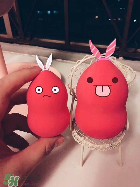 粉色包裝的化妝品 粉色瓶子的護(hù)膚品 粉色包裝的化妝品 粉色瓶子的護(hù)膚品