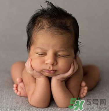 新生兒臍帶發(fā)炎可以用菜油擦嗎？臍帶能不能用菜油擦？