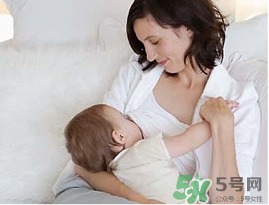 新生兒一月吃幾罐奶粉？新生兒一月吃幾桶奶粉呢？