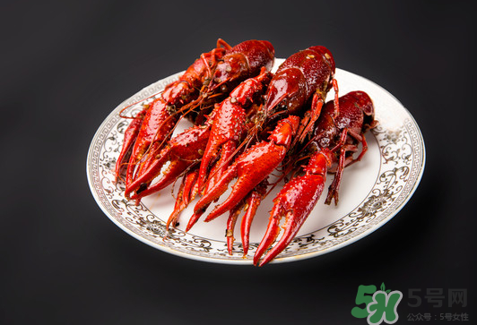 做麻辣小龍蝦放什么調(diào)料？麻辣小龍蝦可以放什么菜？