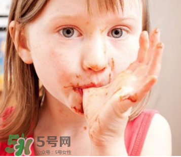 寶寶愛吃甜食智力會(huì)下降嗎？?jī)和瘣鄢蕴菚?huì)影響智力嗎？