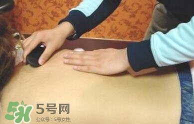 刮痧出現(xiàn)黑紫說明什么？感冒刮痧刮哪個部位