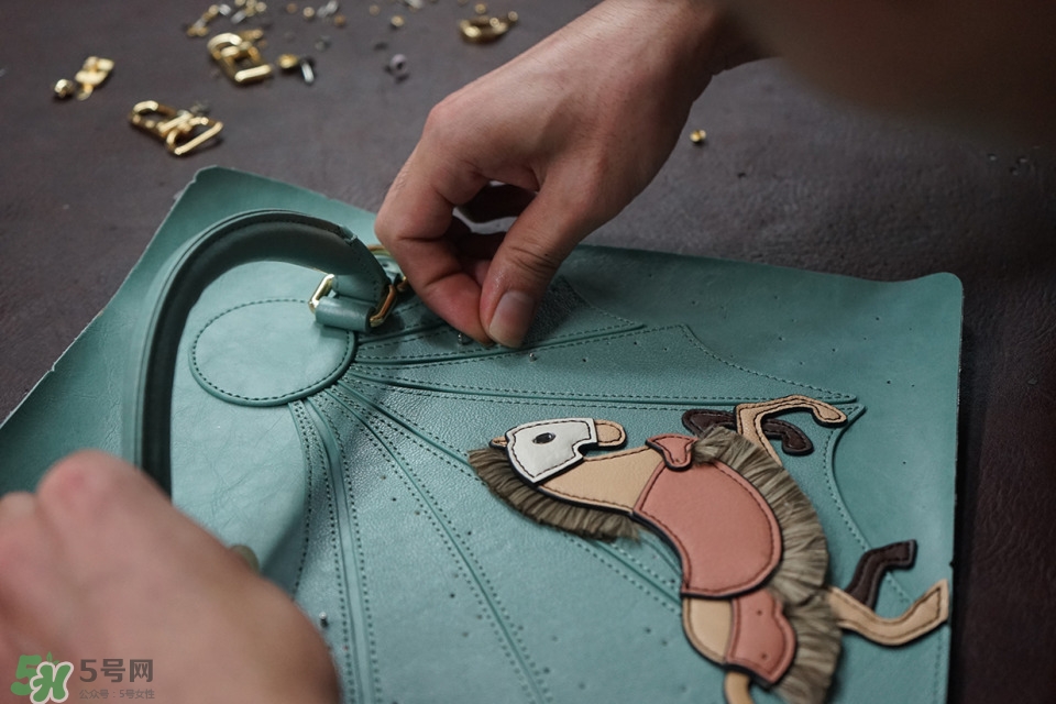 夏天背什么包包好看 夏天時(shí)尚又實(shí)用的小眾包包 夏天背什么包包好看 夏天時(shí)尚又實(shí)用的小眾包包