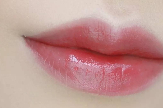 蘭蔻搖搖染唇液哪個(gè)顏色好看？蘭蔻搖搖染唇液色號(hào)試色