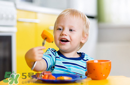 輔食添加過(guò)早的危害？為什么不能過(guò)早的添加輔食？