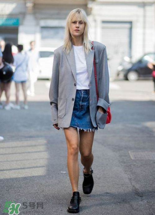 t恤搭配什么裙子好看？t恤怎么搭配裙子好看？