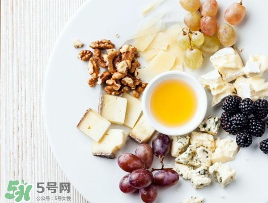 貼三伏貼不能吃什么？三伏貼不能吃什么食物？