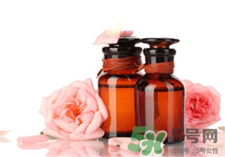 薰衣草精油的功效 薰衣草精油的作用 薰衣草精油的功效 薰衣草精油的作用