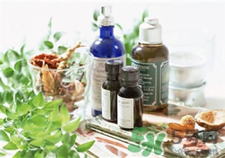 薰衣草精油的功效 薰衣草精油的作用 薰衣草精油的功效 薰衣草精油的作用