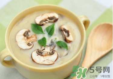 牛奶燉香菇可以治鼻炎嗎？牛奶燉香菇吃了有什么作用？