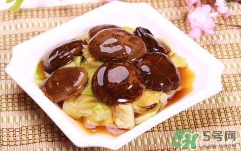 牛奶燉香菇可以治鼻炎嗎？牛奶燉香菇吃了有什么作用？