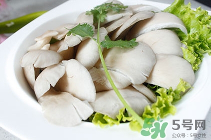 平菇怎么吃最有營(yíng)養(yǎng)？平菇長(zhǎng)白毛還能吃嗎