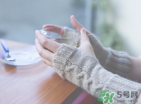 夏天手冰涼是怎么回事_夏天手冰涼怎么辦 夏天手冰涼是怎么回事_夏天手冰涼怎么辦