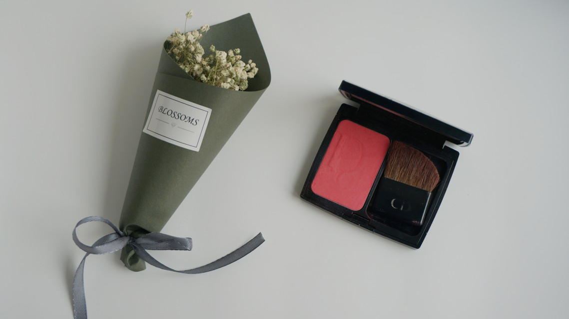 腮紅選擇什么顏色好看 12款腮紅試色合集 腮紅選擇什么顏色好看 12款腮紅試色合集