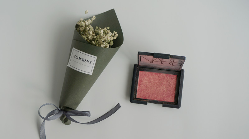 腮紅選擇什么顏色好看 12款腮紅試色合集 腮紅選擇什么顏色好看 12款腮紅試色合集