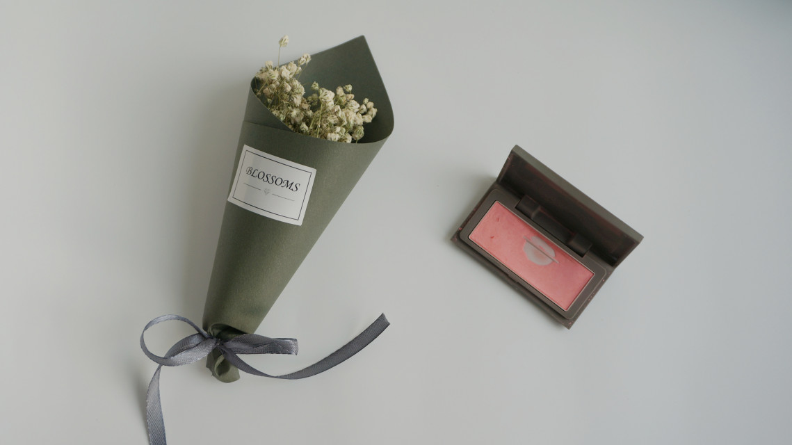 腮紅選擇什么顏色好看 12款腮紅試色合集 腮紅選擇什么顏色好看 12款腮紅試色合集