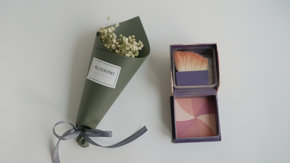 腮紅選擇什么顏色好看 12款腮紅試色合集 腮紅選擇什么顏色好看 12款腮紅試色合集