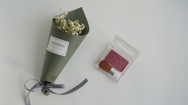 腮紅選擇什么顏色好看 12款腮紅試色合集 腮紅選擇什么顏色好看 12款腮紅試色合集