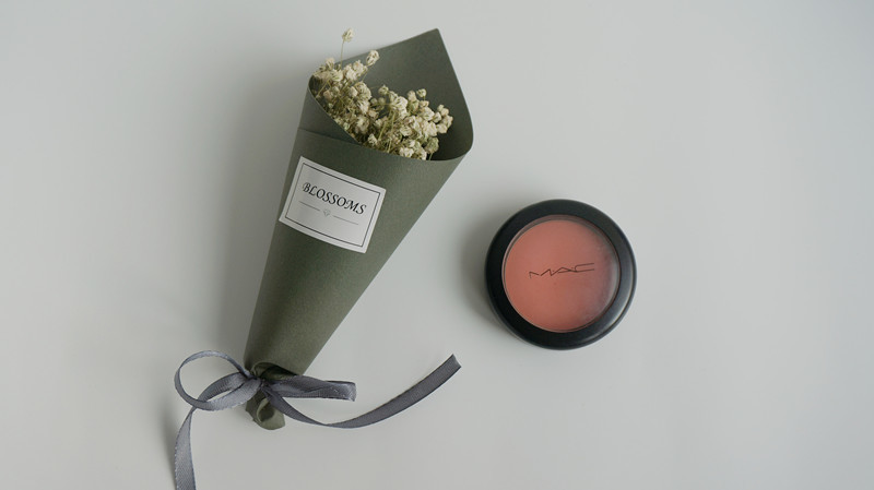 腮紅選擇什么顏色好看 12款腮紅試色合集 腮紅選擇什么顏色好看 12款腮紅試色合集