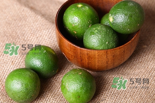青檸檬泡完水皮怎么變顏色了？青檸檬怎么腌制好