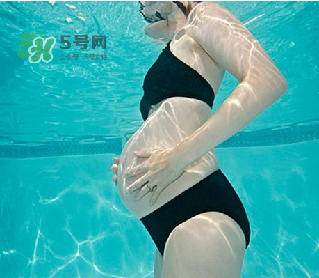 孕婦能游泳嗎？孕婦能不能去游泳池？