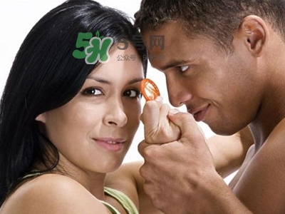 安全套放車里還能用嗎？套套藏哪里比較安全？