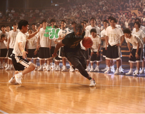 歐文亞洲行同款配色kyrie 3球鞋在哪買_哪里有賣的？