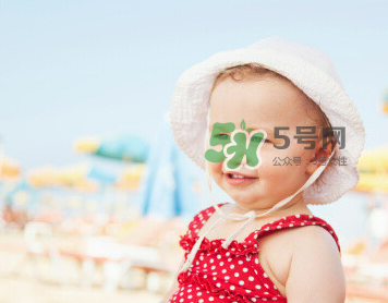 寶寶曬太陽曬哪個部位？夏天寶寶曬太陽最佳時間