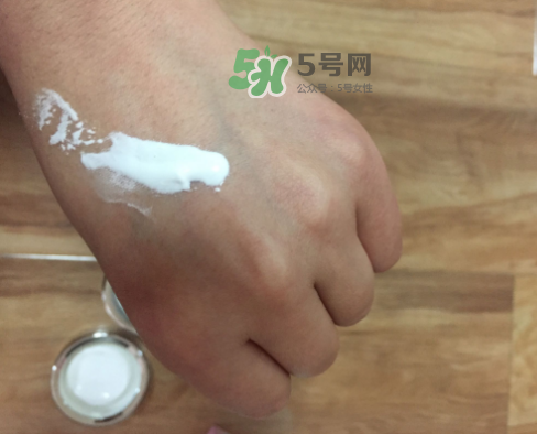 透真水光素顏霜怎么樣？透真素顏霜好用嗎？